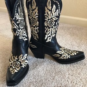 Ariat black cowgirl boots